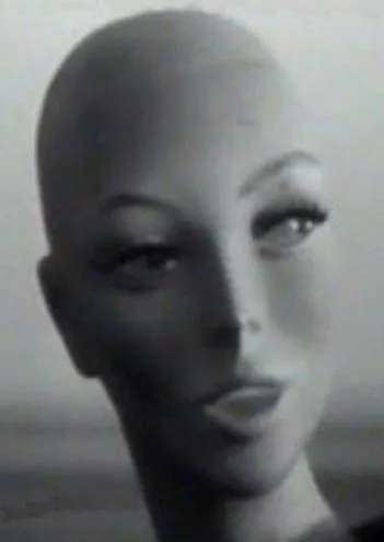 Tony Church interpreta a Narrator en The Lonely Shore