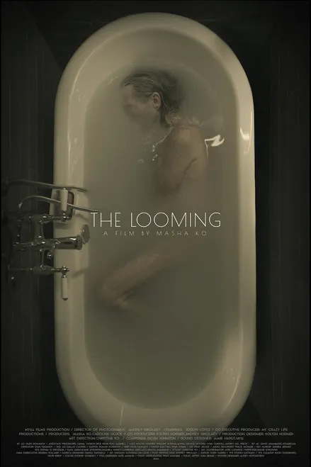 Joseph Lopez interpreta a Chester en The Looming