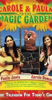 Carole Demas interpreta a Carole en The Magic Garden Christmas Special