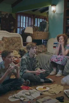 Annie Sertich interpreta a Kim en The McCurdys