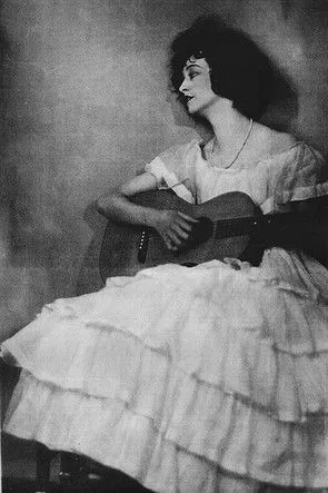 Leo Donnelly interpreta a Mac en The Music Racket