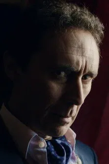 Simon Kane interpreta a Harold en The Nightmare on Deskteeth Street