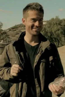 Marie Van Tassell interpreta a Rosa Lopez en The Only Road