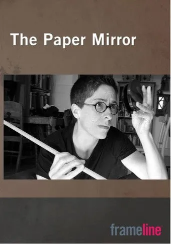 Alison Bechdel interpreta a Herself en The Paper Mirror