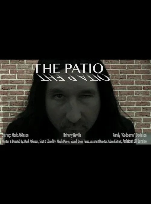 Mark Atkinson interpreta a Mark en The Patio: A Bad Parody to a Bad Movie