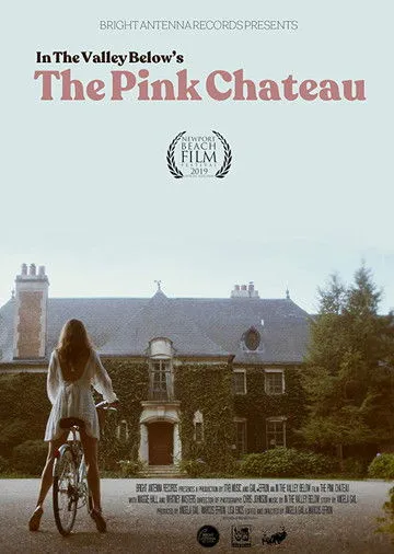 Marck Kiselevach interpreta a Lake Boy en The Pink Chateau