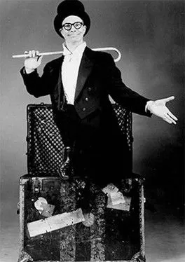 Bill Irwin interpreta a en The Regard of Flight