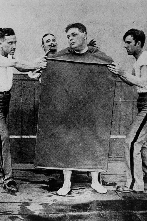 George Hernandez interpreta a en The Sanitarium