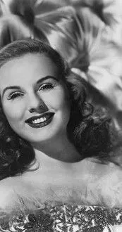 Gene Krupa interpreta a Self en The Shining Future