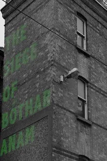 Adam Redmond interpreta a Lad #1 en The Siege of Bóthar Anam