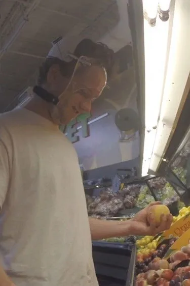 Dylan Redford interpreta a  en The Smiler