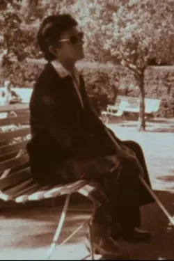 Ken Goodlet interpreta a  en The Sparks Obituary