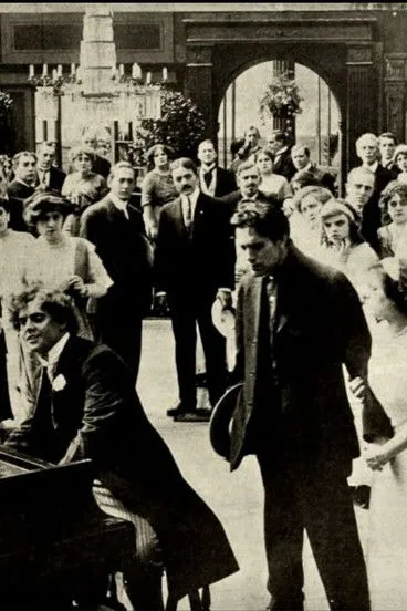 Charles Brandt interpreta a Mr. Winchester en The Stolen Symphony