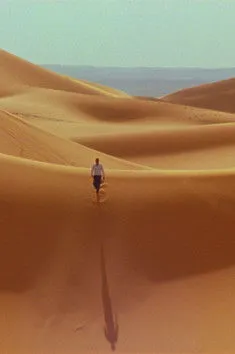 Gustavo Jahn interpreta a walker en The Swell