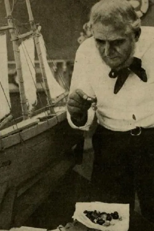 James B. Ross interpreta a Captain Daniel Bascom en The Treasure Ship