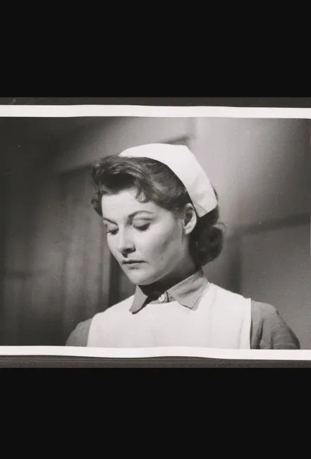 Adrienne Corri interpreta a Nurse Laurie en The Troubled Mind