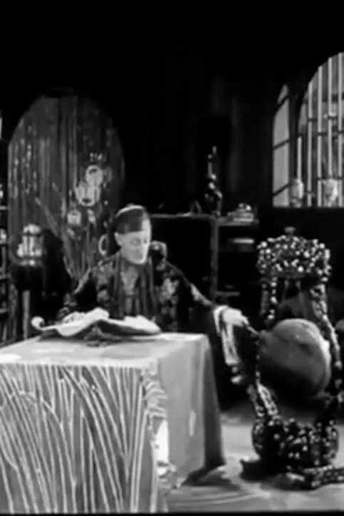 Humberston Wright interpreta a Dr. Petrie en The West Case