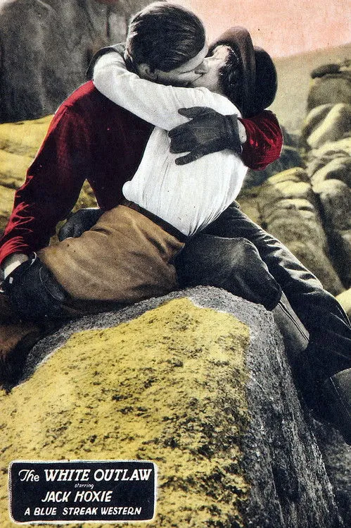 Floyd Shackelford interpreta a Cook en The White Outlaw