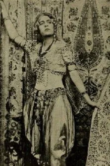 Vinnie Burns interpreta a The Woman of Mystery en The Woman of Mystery