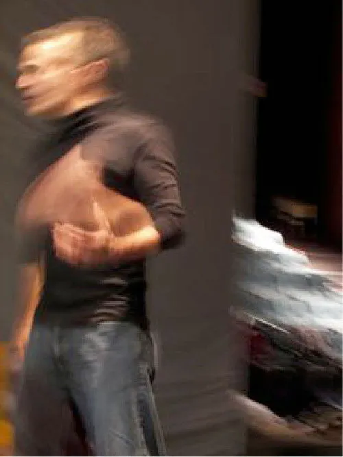 Shawn Parikh interpreta a Bobby en There Is Never a Reference Point