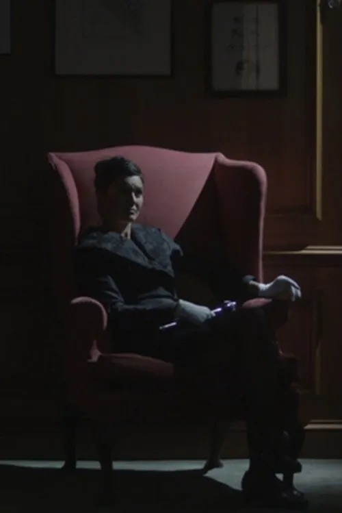 David Myles Brown interpreta a Man in suit en There Is No Such Thing as a Jellyfish