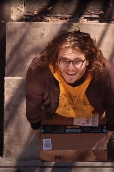 Matthew Herzog interpreta a Guy en there might be a package