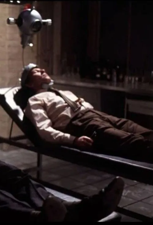 John Carson interpreta a Allen Meredith en This Body Is Mine