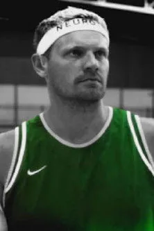 Goran Dragic interpreta a Himself en Tiha zmaga