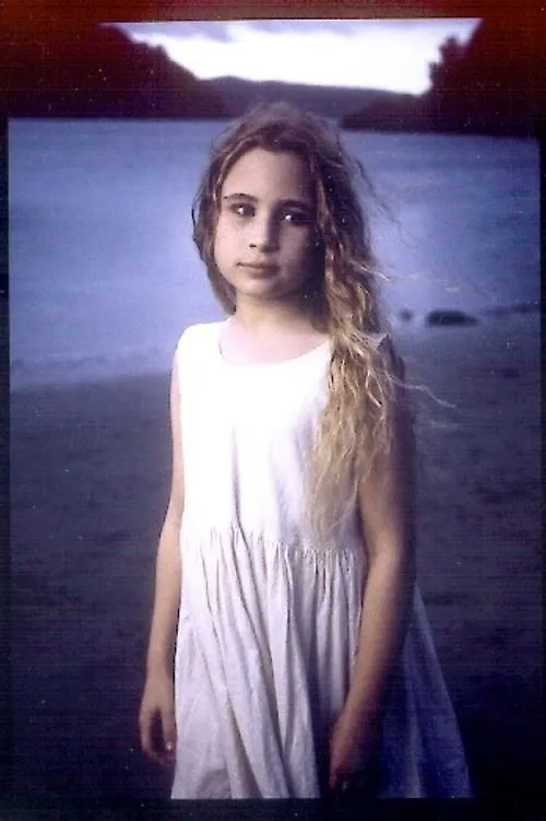 Lynette Curran interpreta a en To The Other Shore