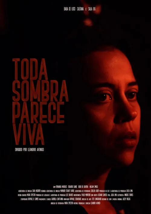 Fernanda Marques interpreta a She en Toda Sombra Parece Viva