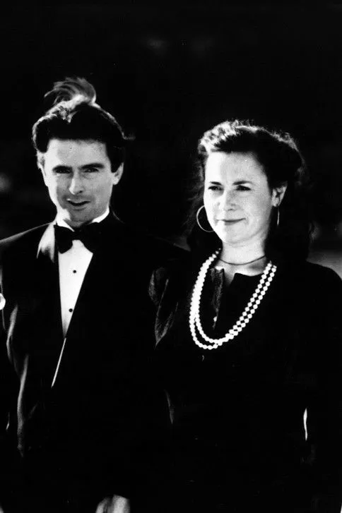 Cathy Jones interpreta a Self en Tommy... A Family Portrait