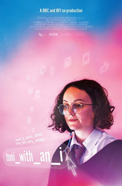 Mary Antony interpreta a en toni_with_an_i