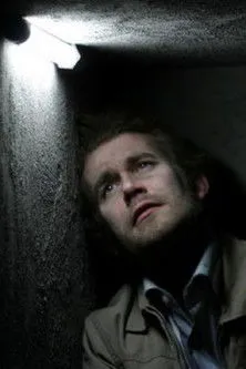 Mads Koudal interpreta a en Trapped: Concrete Cell