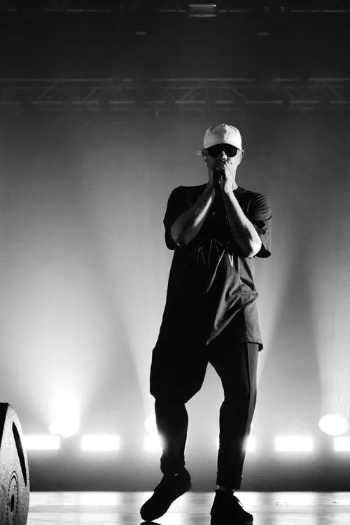 Alli Neumann interpreta a Sängerin en Trettmann - Berlin Live