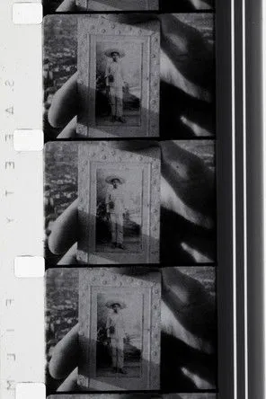 Jakobois interpreta a en Trois gouttes de mezcal dans une coupe de champagne