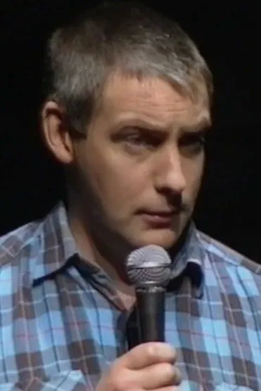 Kevin McAleer interpreta a  en Turn It On