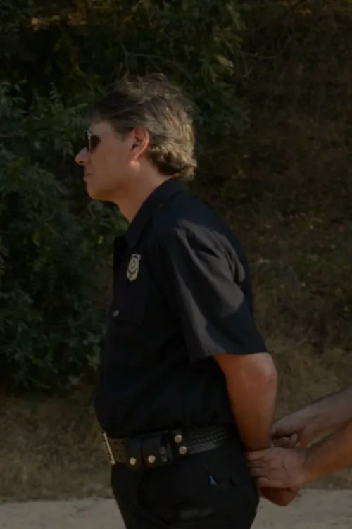 Eric Cohen interpreta a Cop 2 en Two Cops