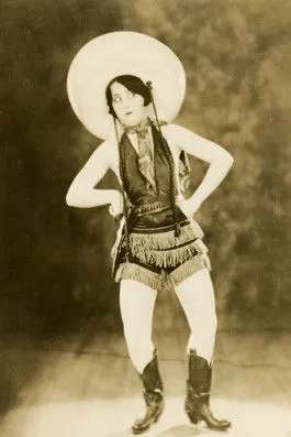 Harry Barris interpreta a Harry en Two Plus Fours