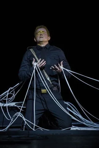 Emmett O’Hanlon interpreta a en Ullmann: Der Kaiser von Atlantis