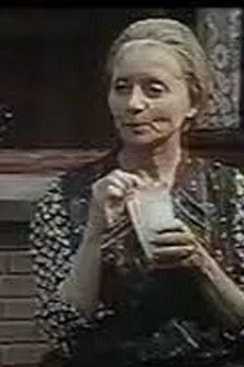 Suzy Falk interpreta a Mrs. Lisa en Un été après l'autre