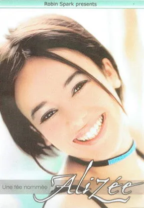 Alizée interpreta a Self (archive footage) en Une fée nommée Alizée