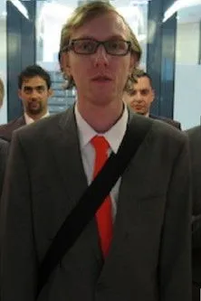 Dražen Šivak interpreta a Mirov šef en Ustaj Miro!