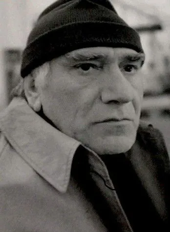 Nora Armani interpreta a en Verjin kayan