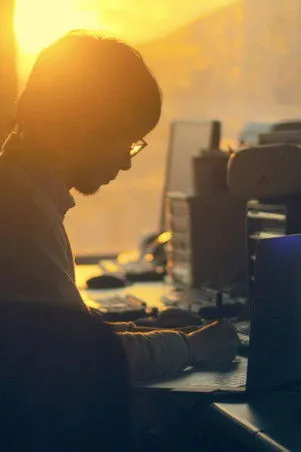 Osamu Narimatsu interpreta a  en VR Workplace