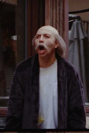 Edy Modica interpreta a Old Man en Waiter Movie: The Short