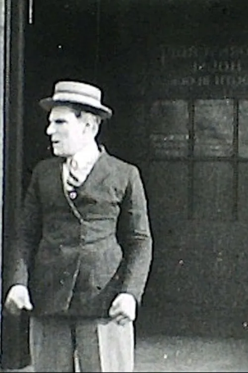 Walter Forde interpreta a  en Walter's Paying Policy