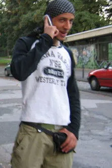 Kais Setti interpreta a himself en Was lebst Du?