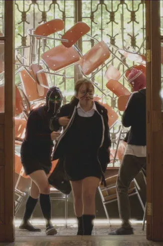 Michelle Mella interpreta a en Weona Loca