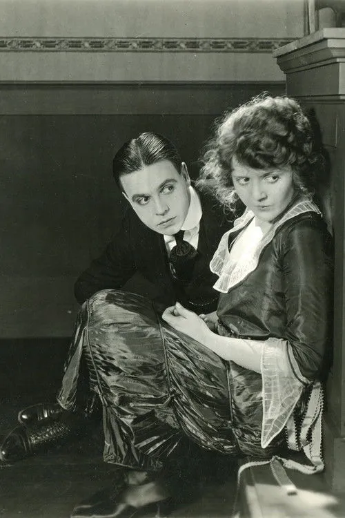 Doris May interpreta a Beatrice Ridley en What's Your Husband Doing?