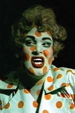 Leigh Bowery interpreta a  en What's Your Reaction to the Show?